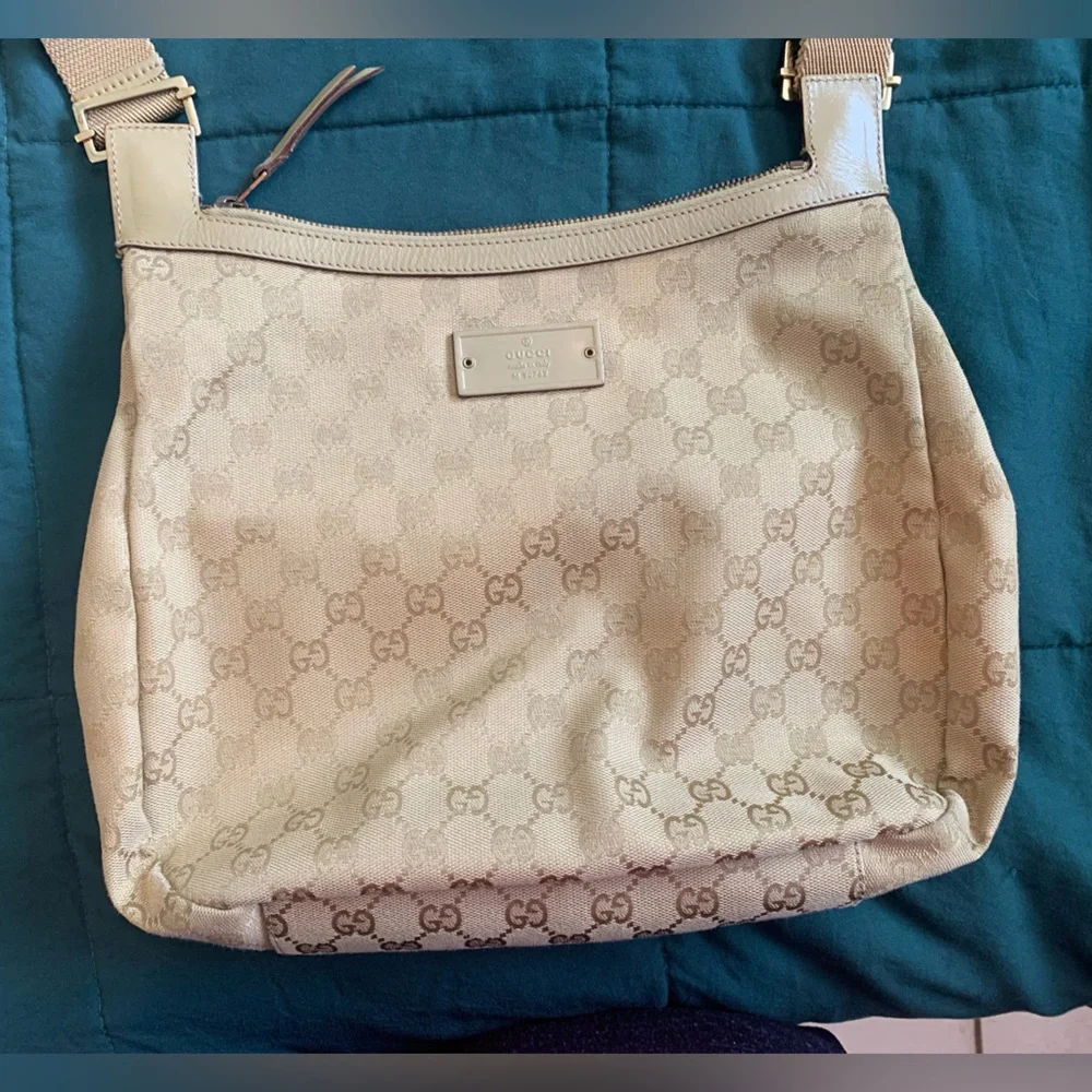 EUC Gucci canvas crossbody bag - Picture 6 of 13